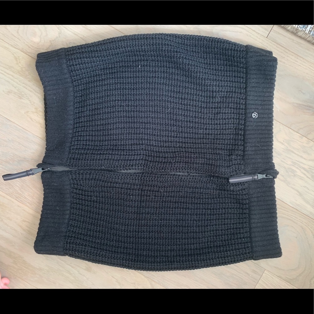 Lululemom Black infinity scarf